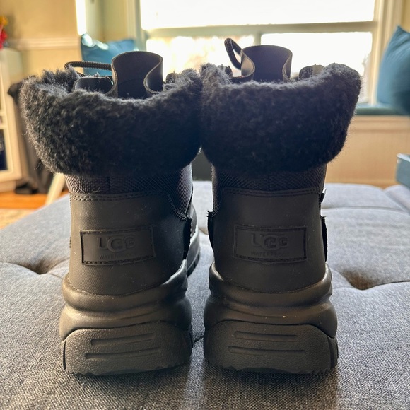 UGG Yose Fluff V2 Waterproof Snow Boots Women’s 7 Black❄️❄️❄️ - Picture 9 of 11